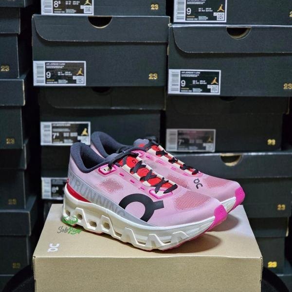 On Cloudmonster Hyper running shoes in a redcream TOP BATCH UA - Image 2