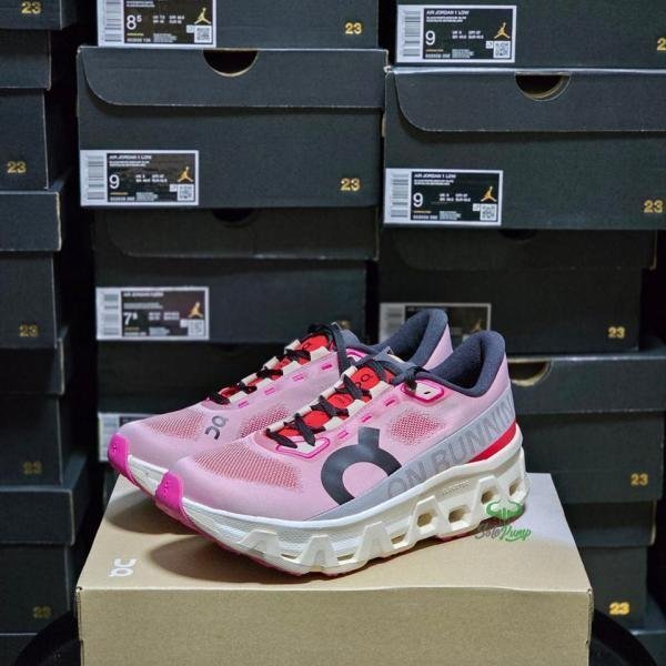 On Cloudmonster Hyper running shoes in a redcream TOP BATCH UA - Image 3