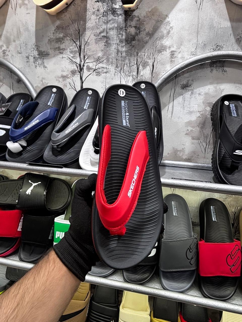 SKECHERS HYPEBURST ULTRA COMFORT.