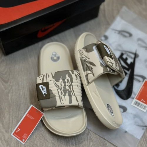 NIKE OFF COURT ADJUSTABLE