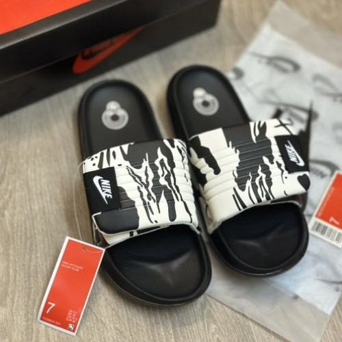 NIKE OFF COURT ADJUSTABLE