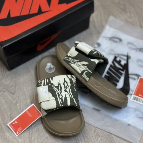 NIKE OFF COURT ADJUSTABLE