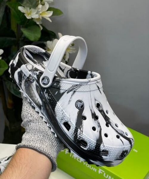 CROCS CLASSIC CLOG MARBLED WHITE BLACK