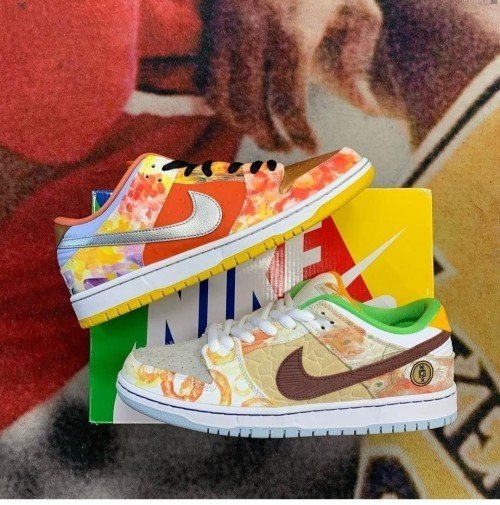 SB dunk low street hawker