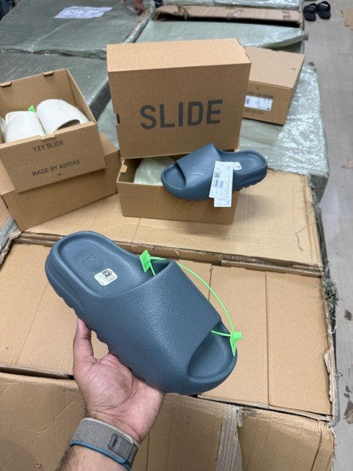 ADIDAS YEEZY SLIDE