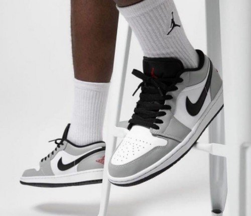 jordan retro 1 low LIGHT SMOKE GREY