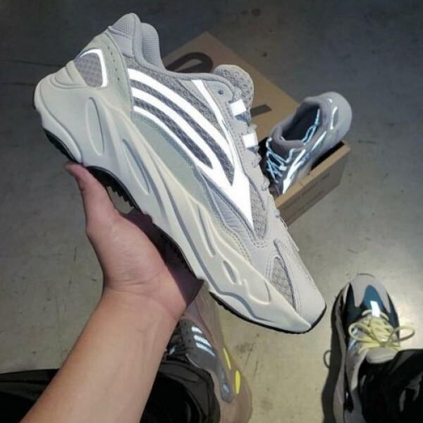 Adidass yeezy boost 700 static
