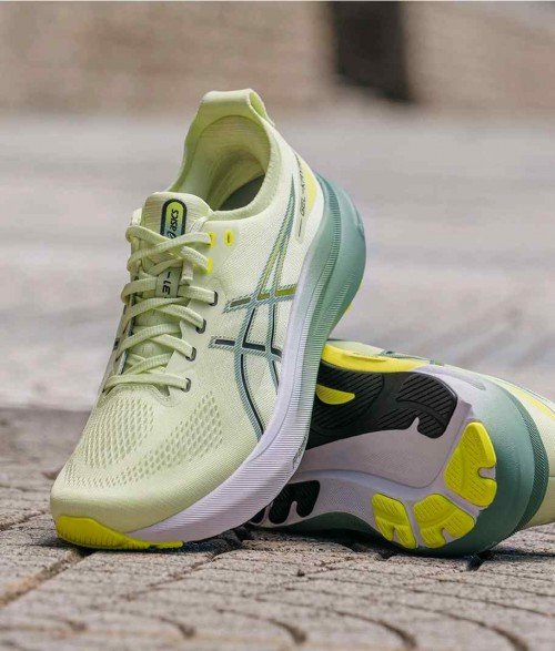 ASICSS. GEL-KAYANO 31