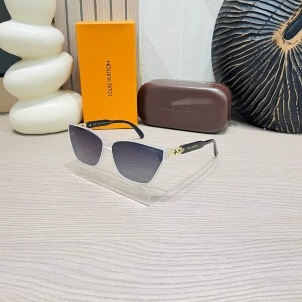 LV Classic Duo: Sleek Black & White Design