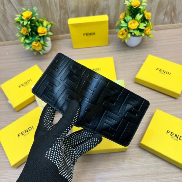 FENDI_WALLET_V679