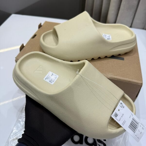 .yeezy.slide.ua.qualit light colour