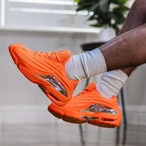 NIK_E X NOCTA HOT STEP 2 TOTAL ORANGE FIX