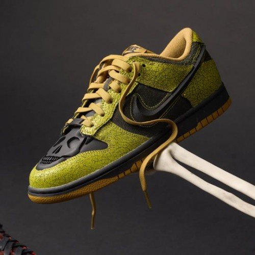 NIK_E DUNK LOW QS HALLOWEEN SKULL WOMENS FIX