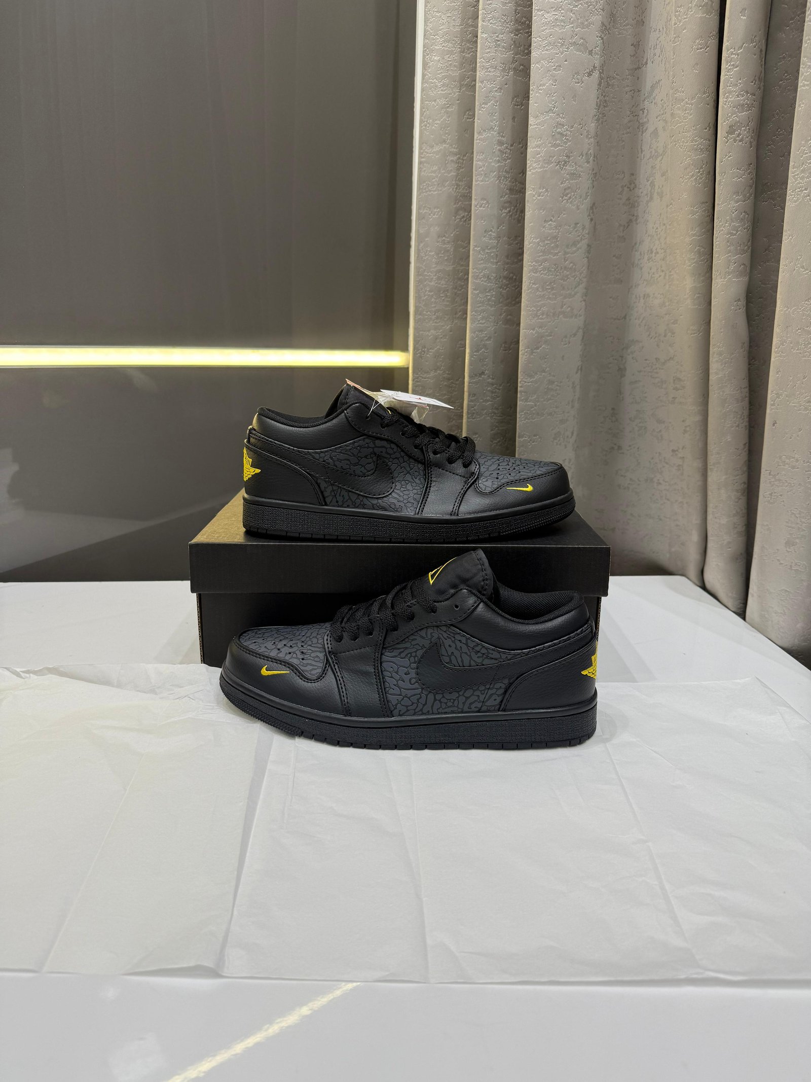 NIK_E AIR JORDAN 1 LOW SE BLACK ANTHRACITE TOUR YELLOW FIX