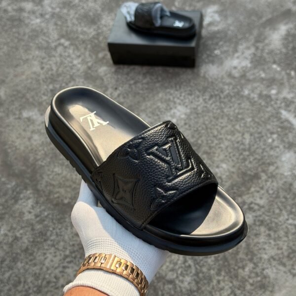 LV premium flip flop black