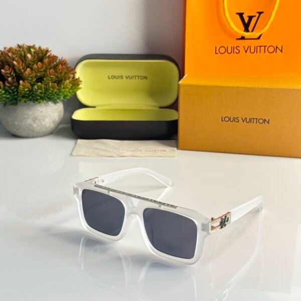 Louis_Vuitton_121_Ice_Black
