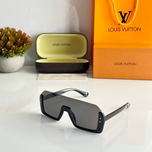 Louis_Vuitton_8541_Black