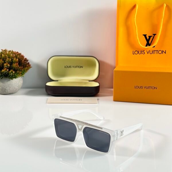 Louis_Vuitton_1984_Ice_Black