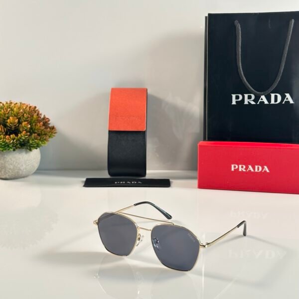 Prada_50_Gold_Black