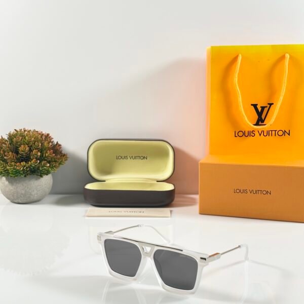 Louis_Vuitton_1230_Ice_Black