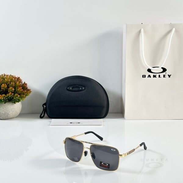 Oakley_8922_Gold_Black