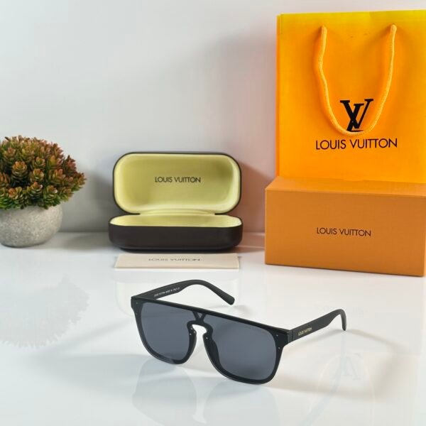 Louis_Vuitton_1822_Black