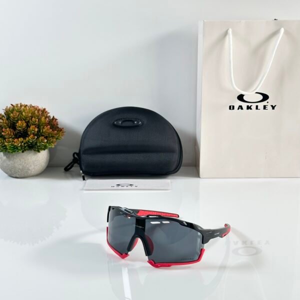 Oakley_8241_Black_Red