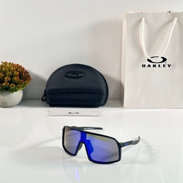 Oakley_9406_Black_Blue_Revo