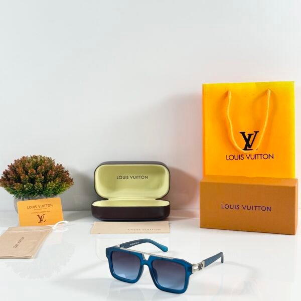 LV 121 Blue