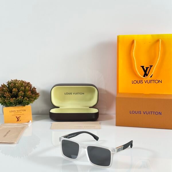 Louis_Vuitton_4577_Ice_Black