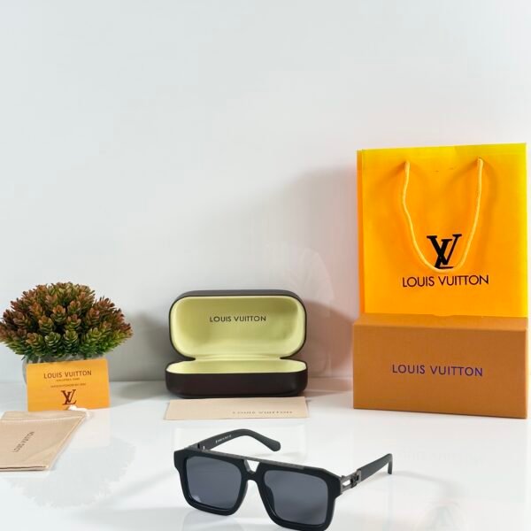 LV 121 Mate Black