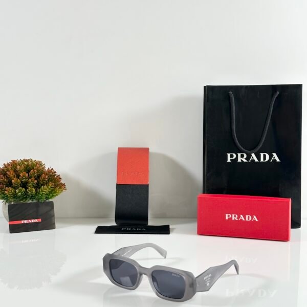 PR 8679 Grey Black