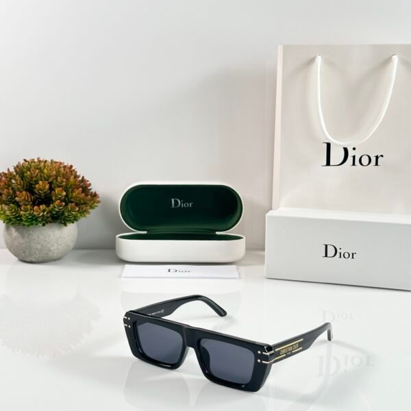 CD D29 Black