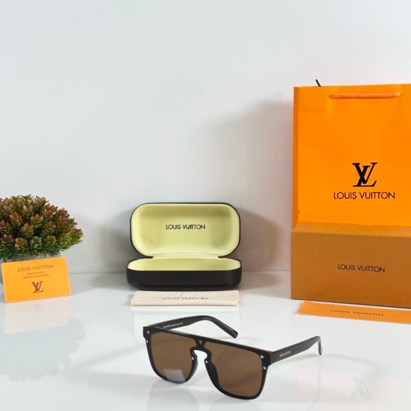 Louis_Vuitton_1822_Brown