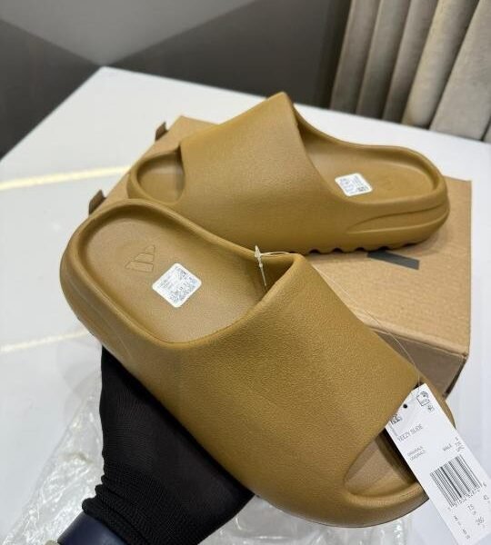 Adidas Yezzy Slides (Copy)