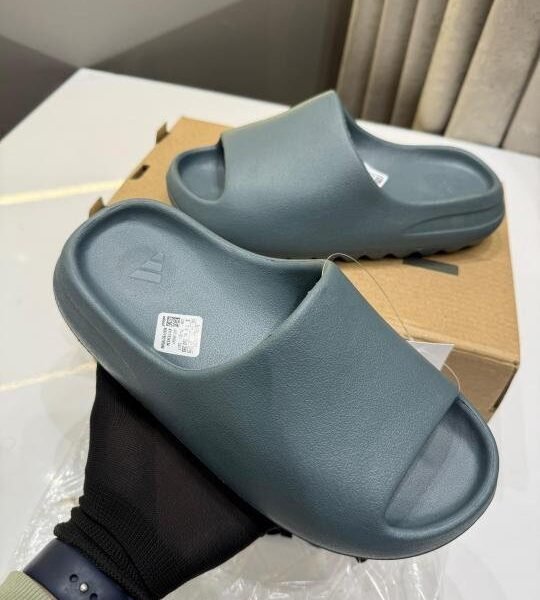 Adidas Yezzy Slides