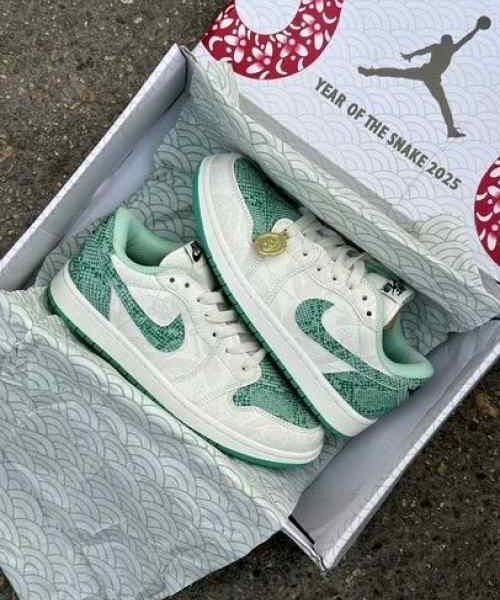 Nikee Air Jordan 1 Low Year of the Snake with og box