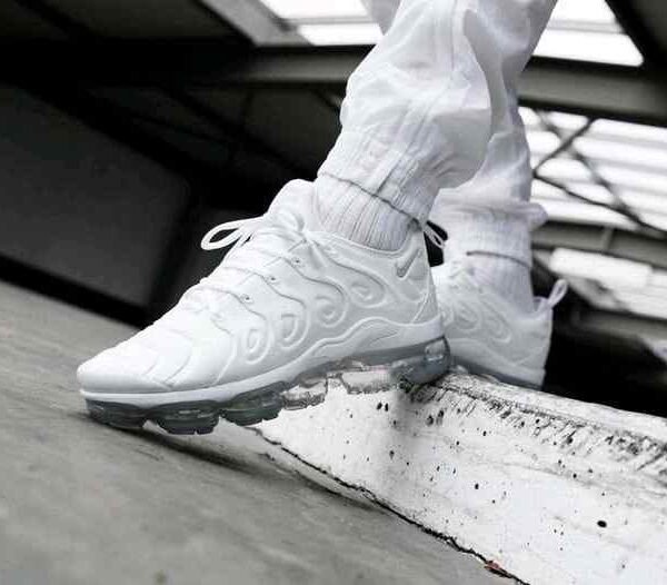 Nikee Vapormax Plus triple White