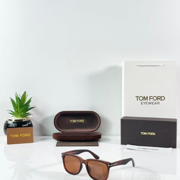 TOM 0775 Brown