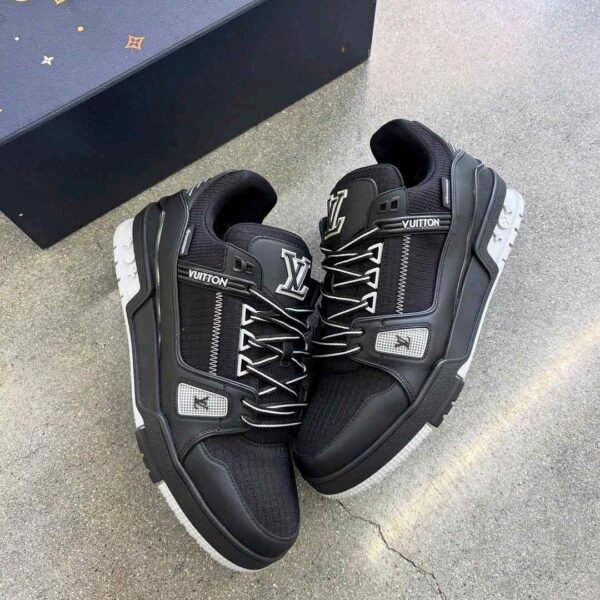 louiss Vuitton LV Trainer Sneakers black grey