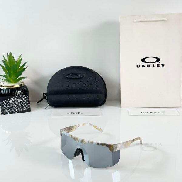 Oakley_9957_Marble_Silver_Mercury