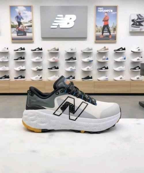 New Balanc e Fresh Foam X More Trail v2 White Grey