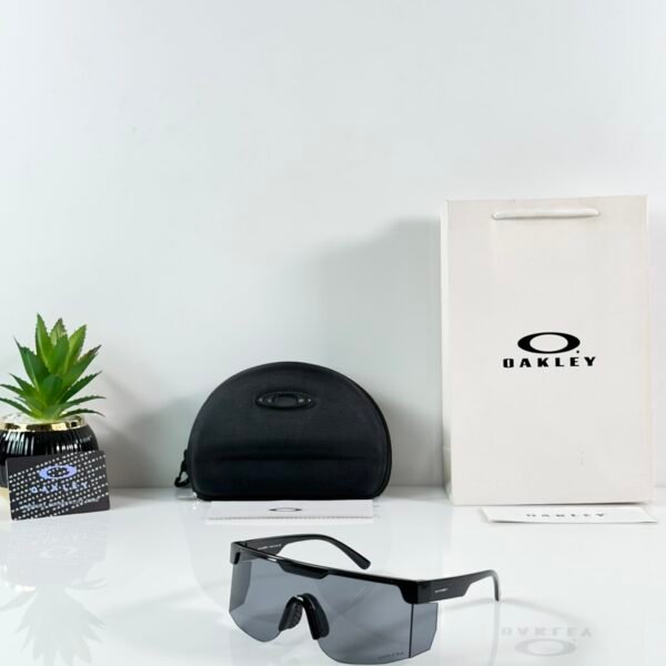 Oakley_9957_Black