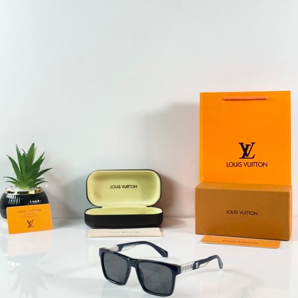Louis_Vuitton_2191_Blue_Black