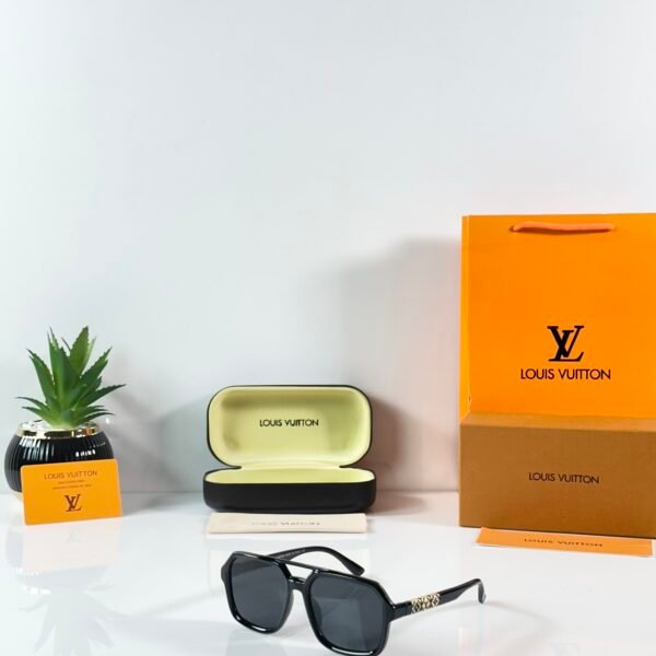 Louis_Vuitton_2687_Gold_Black