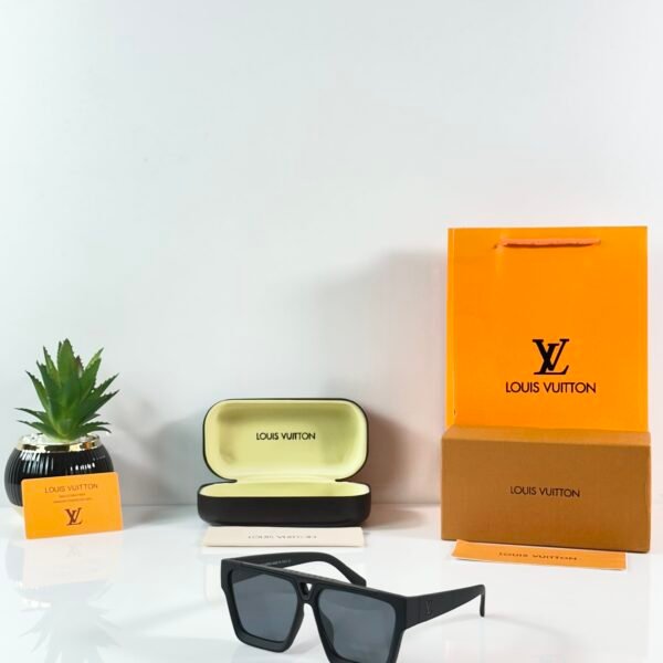 LV 1502 Mate Black
