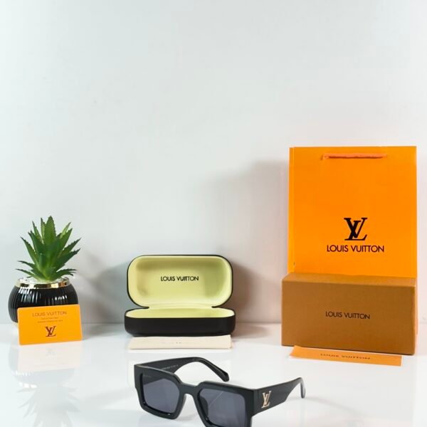 LV 0646 Black