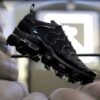 nikee air vapormax plus TRIPLE BLACK