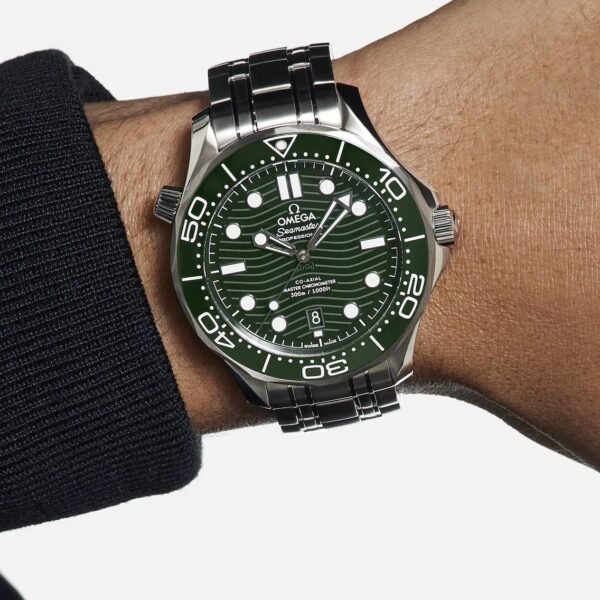 Omegg_a Seamaster Diver 300M Automatic Silver-Green