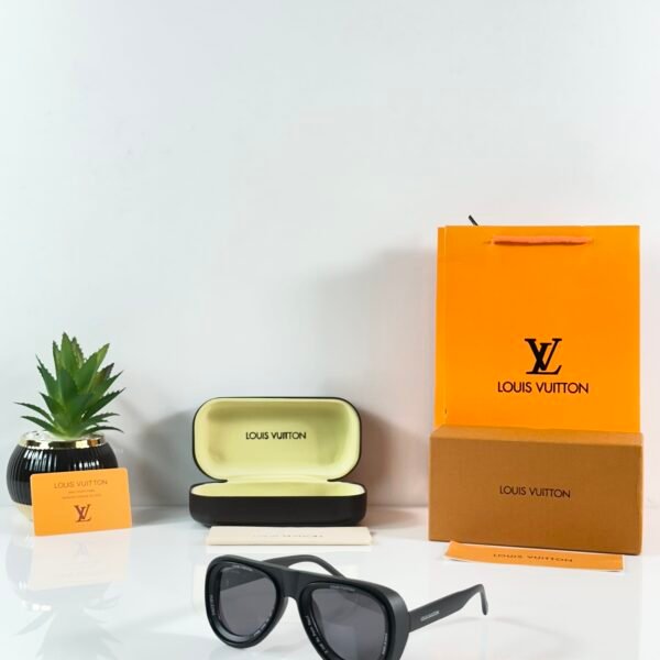 LV 7781 Black